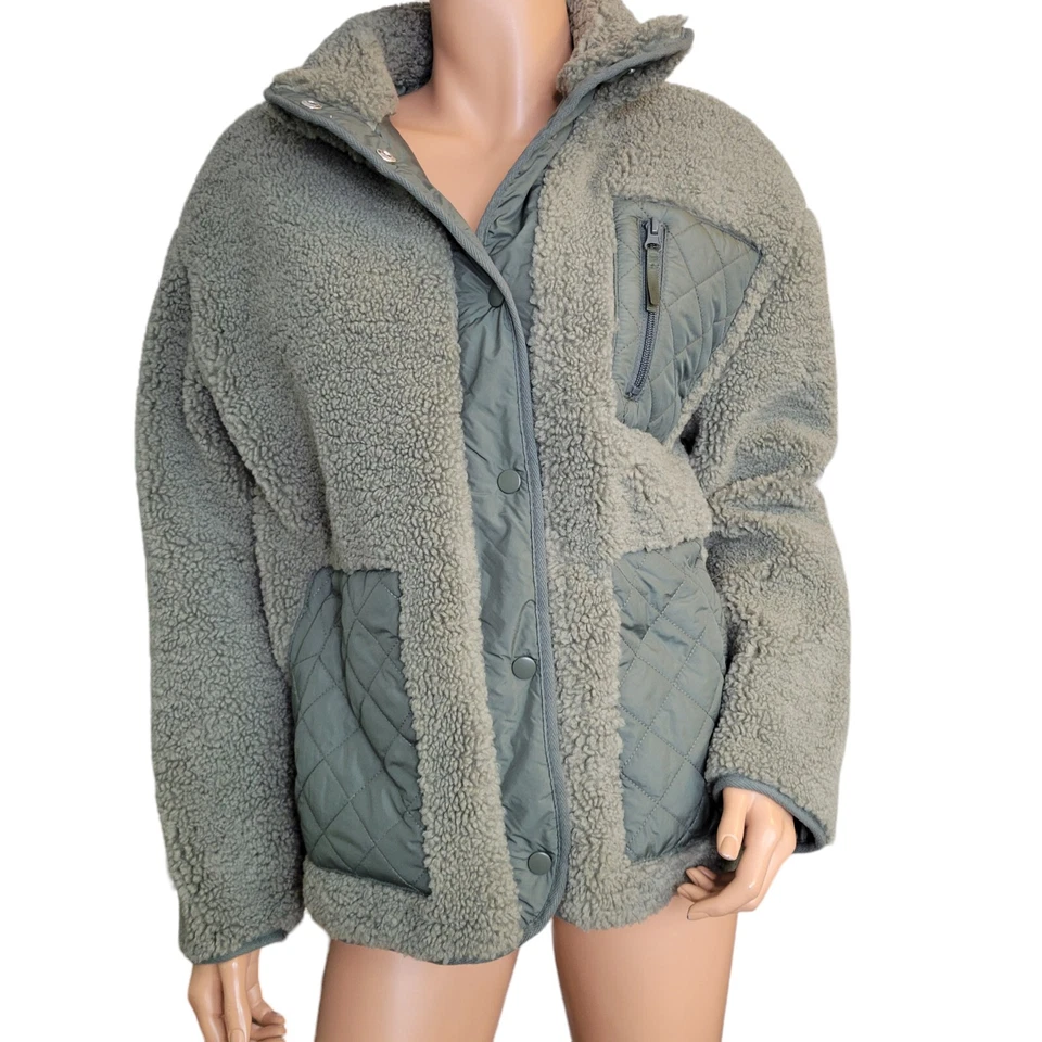 Chaqueta de peluche Bagatelle para mujer mediana verde acolchada bolsillos delanteros a presión Foto 2 de 4