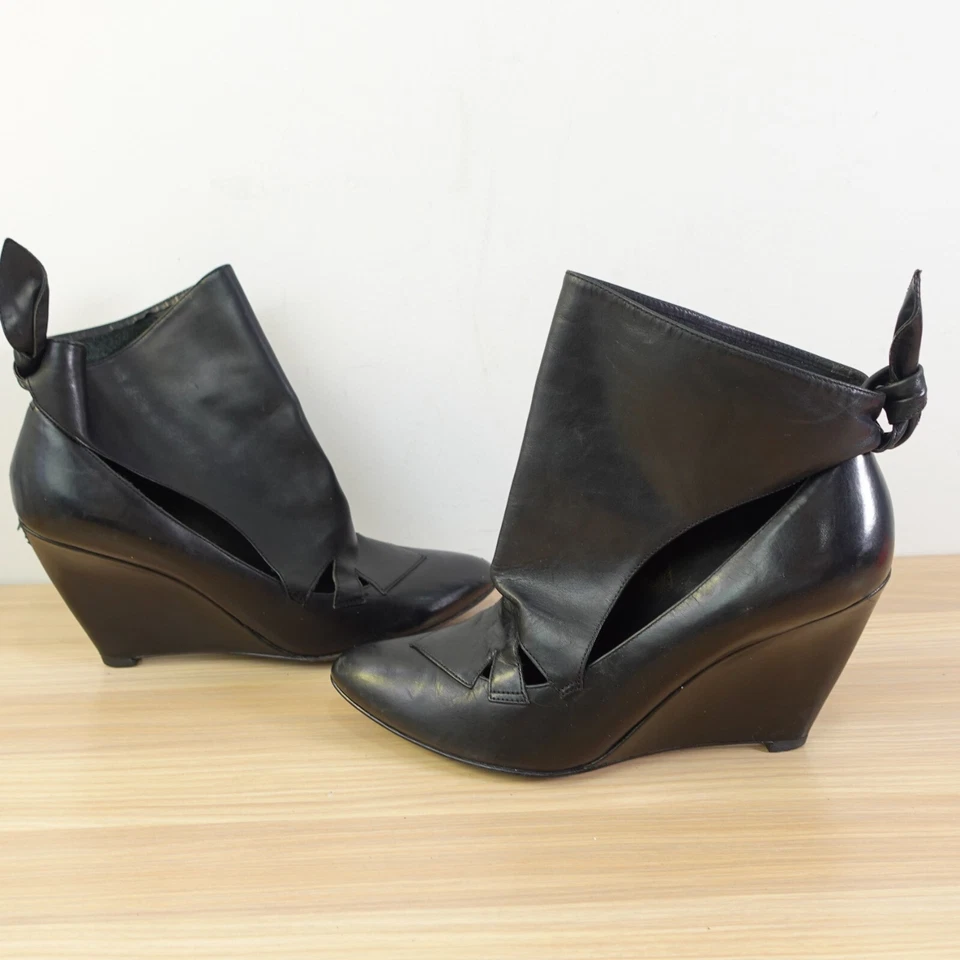 Botas de cuña de cuero al tobillo negras para mujer botín recortado 8,5 SIGERSON MORRISON $445 Foto 2 de 4