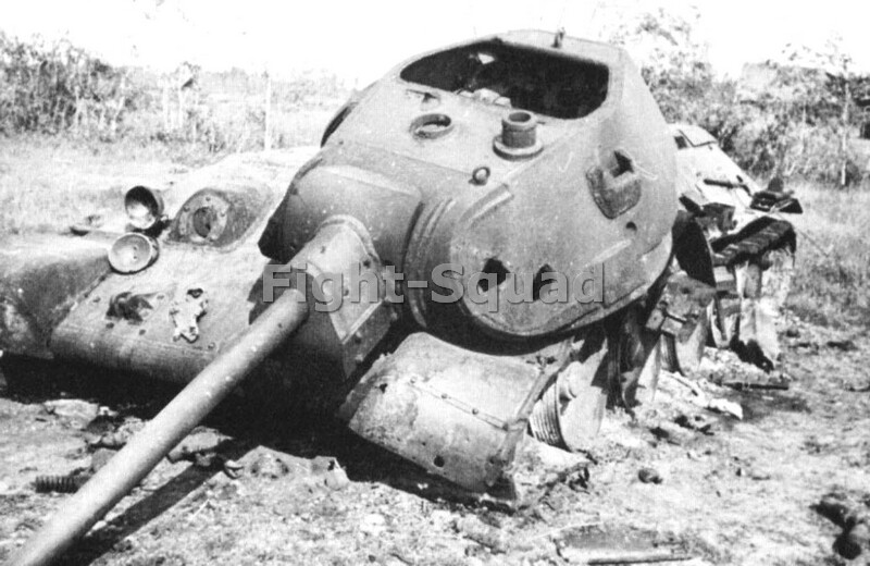 WW2 Picture Photo Russian T-34 destroyed by German Tiger Tank
