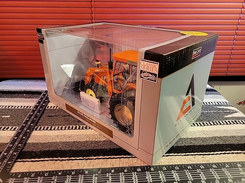 Allis Chalmers 6070 w/440 Loader & FWA 1/16 Diecast Tractor Replica By SpecCast - Picture 6 of 10