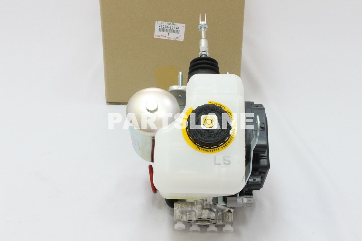 Toyota Land Cruiser UZJ200 OEM Brake Booster with Master