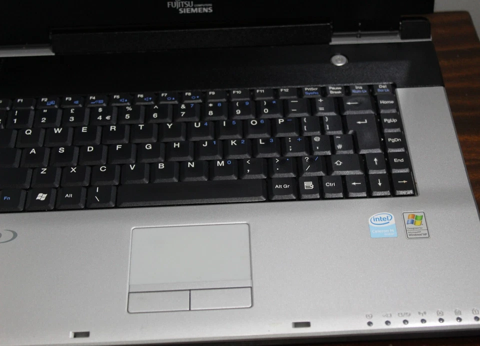 Fujitsu Amilo L7320GW Celeron Windows XP Laptop with 1gb Ram - Image 4 of 4
