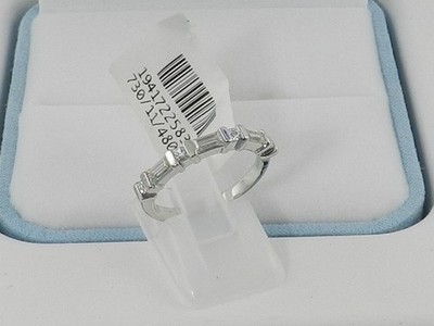 Charles & Colvard Moissanite Band 1/2 ct. t.w. Diamant Äquivalent 14K Weißgold