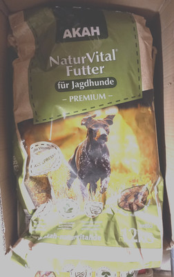 AKAH NaturVital Hundefutter 12 kg und 7,8 kg  ---  pro kg für 3,00 Euro
