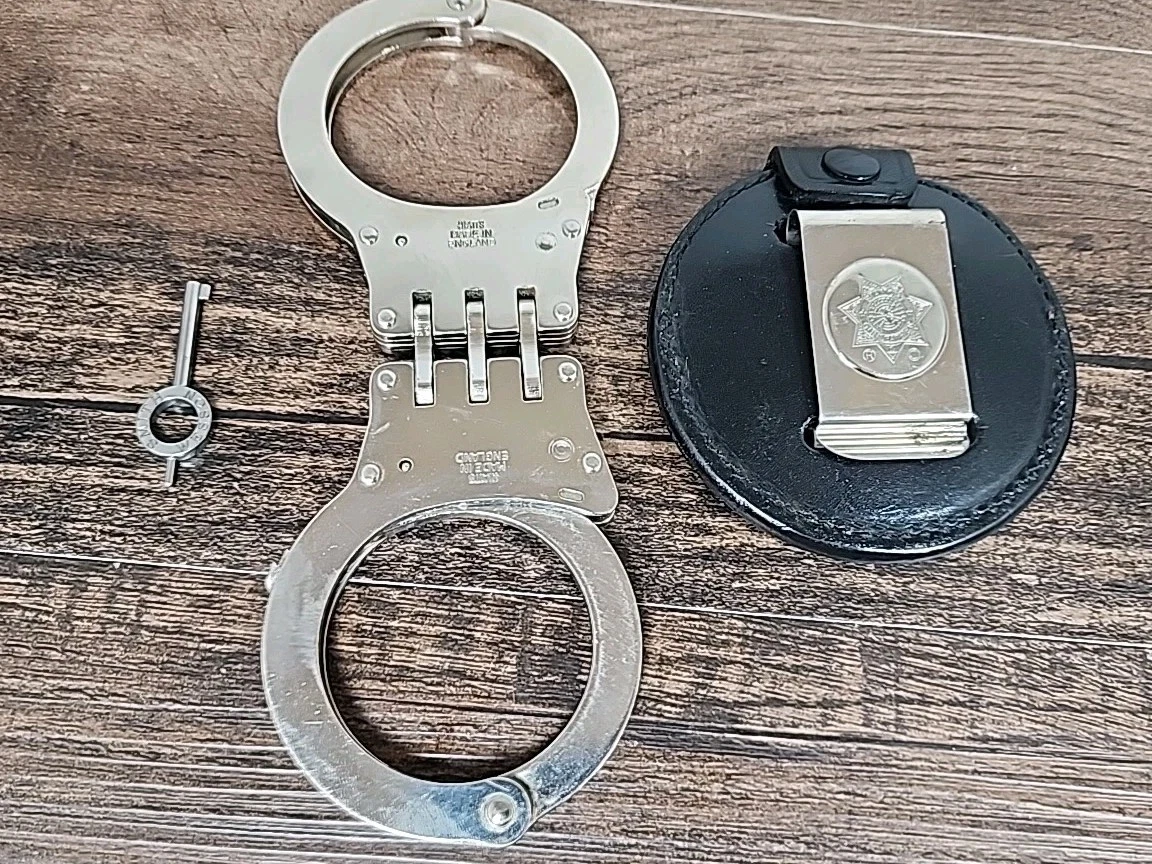 Hiatt Handcuffs Turnout Handcuffs for sale | eBay