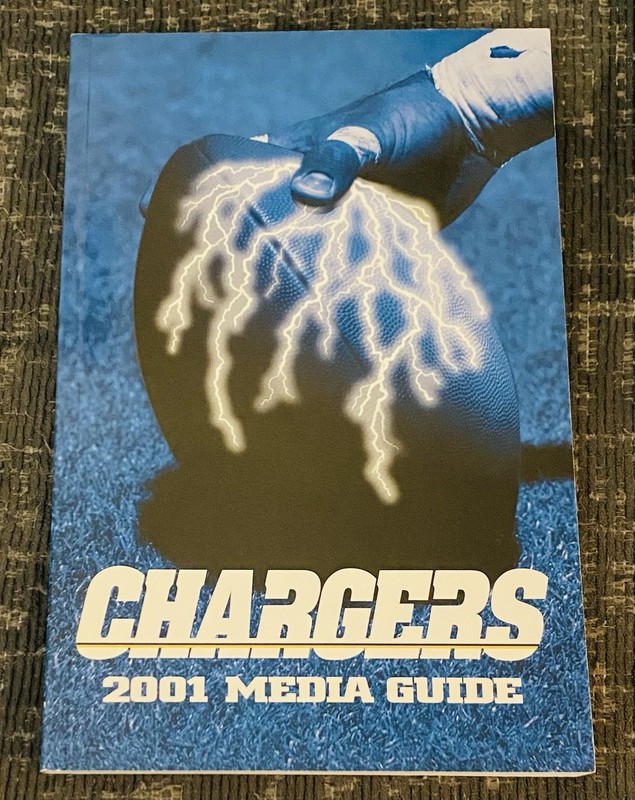 2001 SAN DIEGO CHARGERS MEDIA GUIDE DREW BREES ROOKIE LADAINIAN TOMLINSON RC YR.