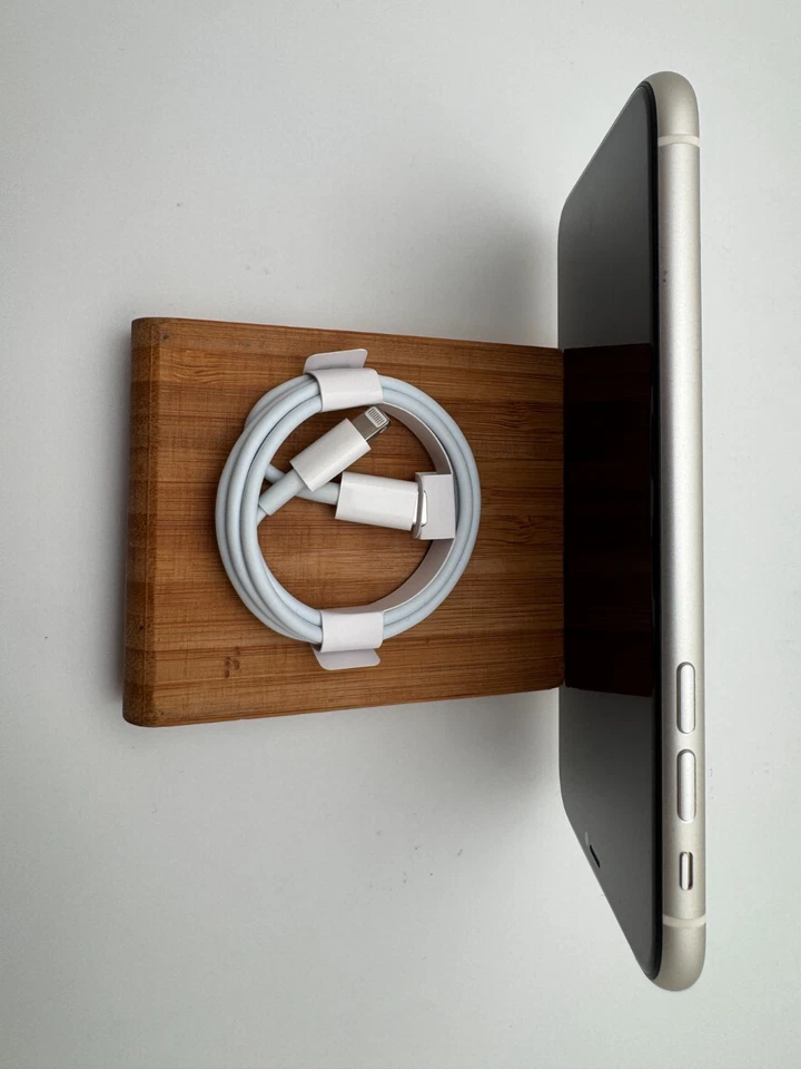 Apple iPhone 11 - 128 GB - Unlocked - Like New Condition Fast Shipping - Image 4 of 4