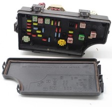 06-10 PT Cruiser FUSE RELAY BOX INTEGRATED PO...