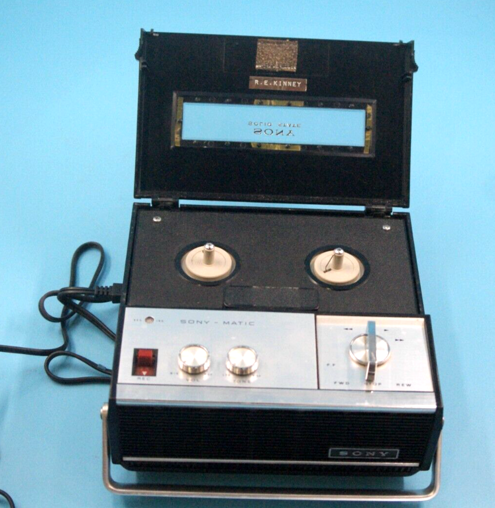 Vintage SONY Reel to Reel Tapecorder Model TC-900 w/ Microphone