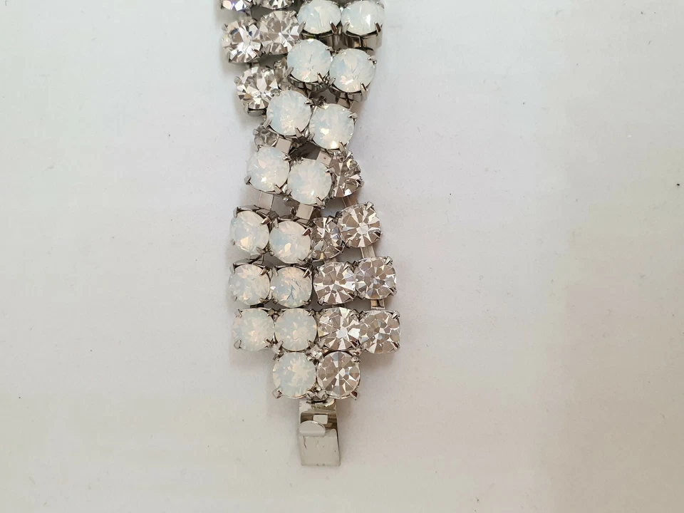 Impresionante Pulsera de Diamantes Entrelazados con Cristal y Ópalo Blanco. Foto 2 de 4