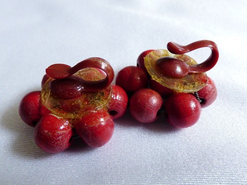 VTG Red beads cluster celluloid plastic clip earrings Old - Afbeelding 6 van 7