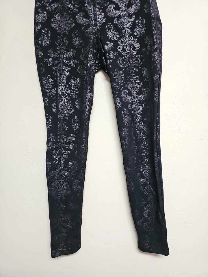 HUE Women's Leggings Black Color Floral Print Mid-Rise Elastic Waist.Size S - Image 3 of 4