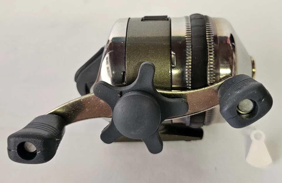 Катушка Spincast Eagle Claw Titan двусторонняя ручка двойное сопротивление новая нераспакованная - Изображение 3 из 4