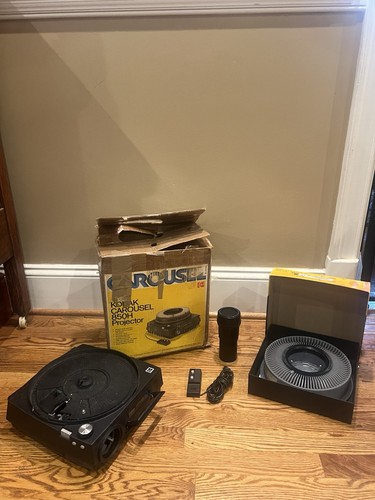 Kodak Carousel Custom 850H Slide Projector w/ Remote and OEM Box Auto Focus VTG