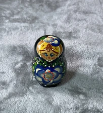 Vintage Russian Nesting Dolls Hand Painted Wooden 3 Piece Set 