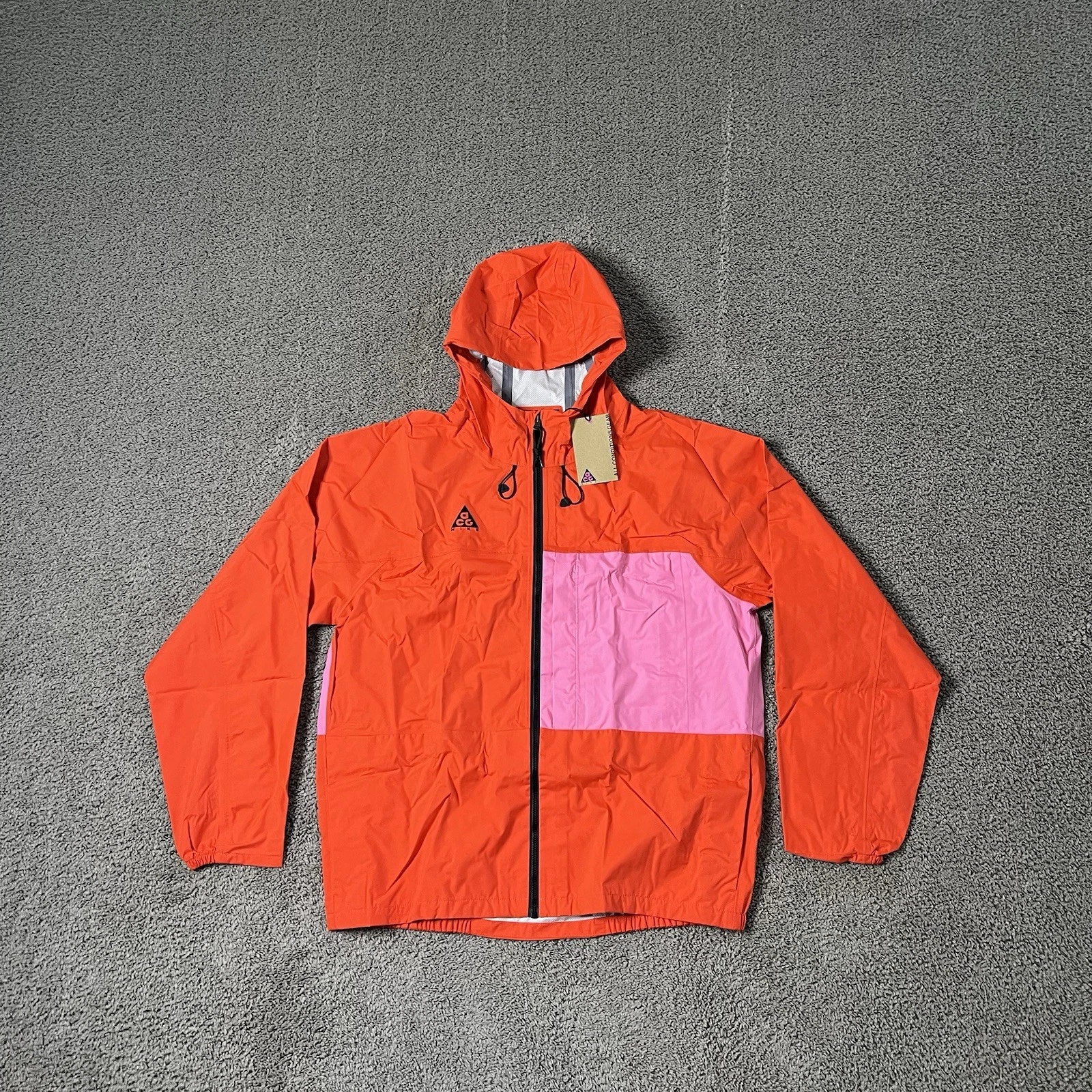 Nike ACG 2.5L Packable Jacket Men’s Size Small Habanero Red/Lotus Pink