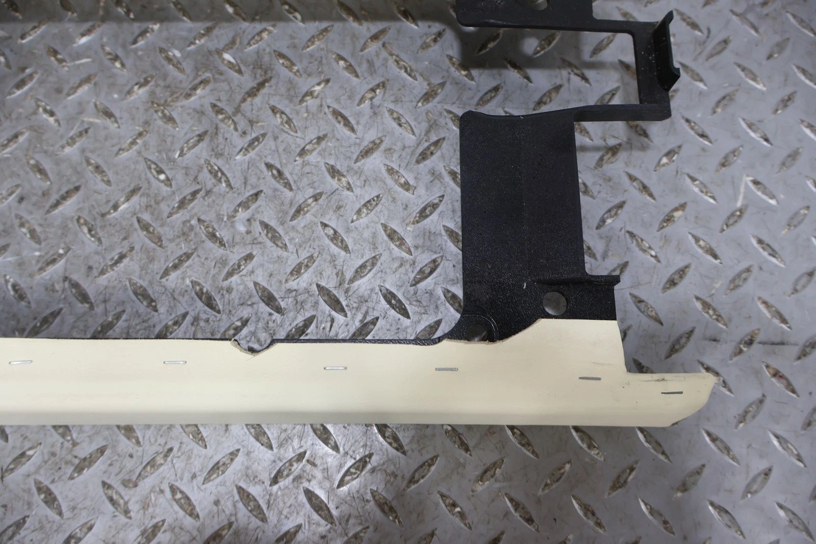 09 Aston Martin V8 Vantage Interior Floor Console Base (Cream Truffle Leather)