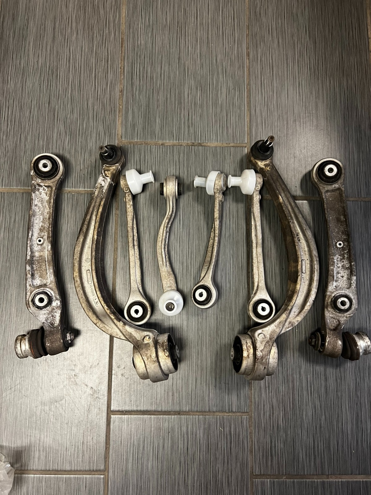 Front Suspension Control Arms Set With Ball Joints For 2017-21 Bentley Bentayga