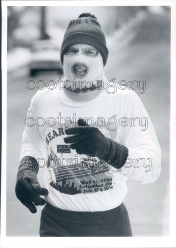 1993 Running Man Models Ski Mask & Toboggan Hat Press Photo - Picture 1 of 2