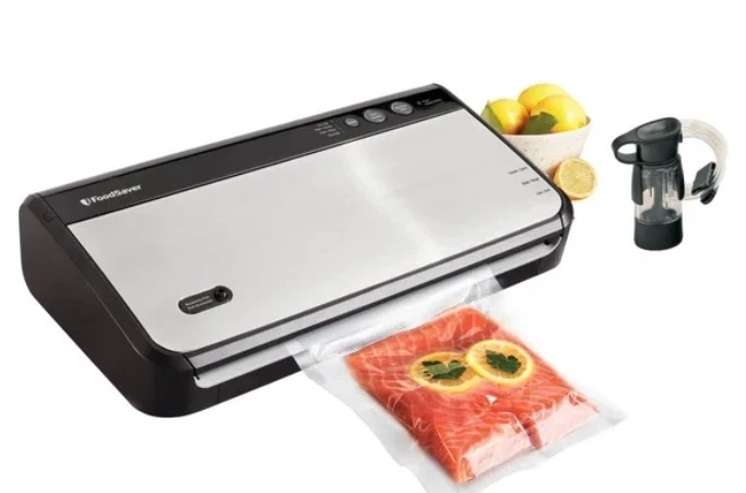 FoodSaver FM2900- MACHINE+HANDHELD+1 HEAT SEAL ROLL (White Box)