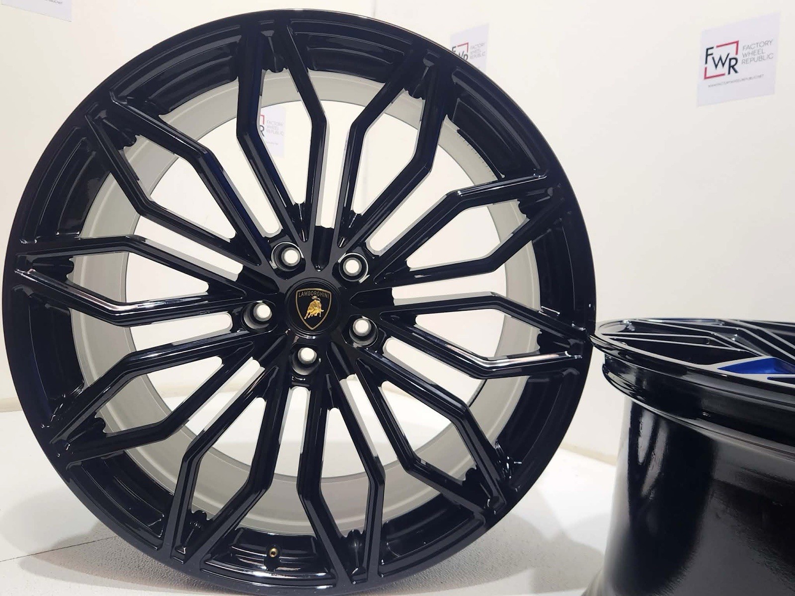 23”  Lamborghini Urus SE Factory OEM Black Wheels Rims Galanthus Performante