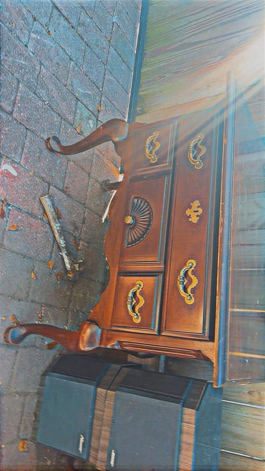 Thomasville Wood Mahogany Queen Anne Dressers Set - Image 2 of 4