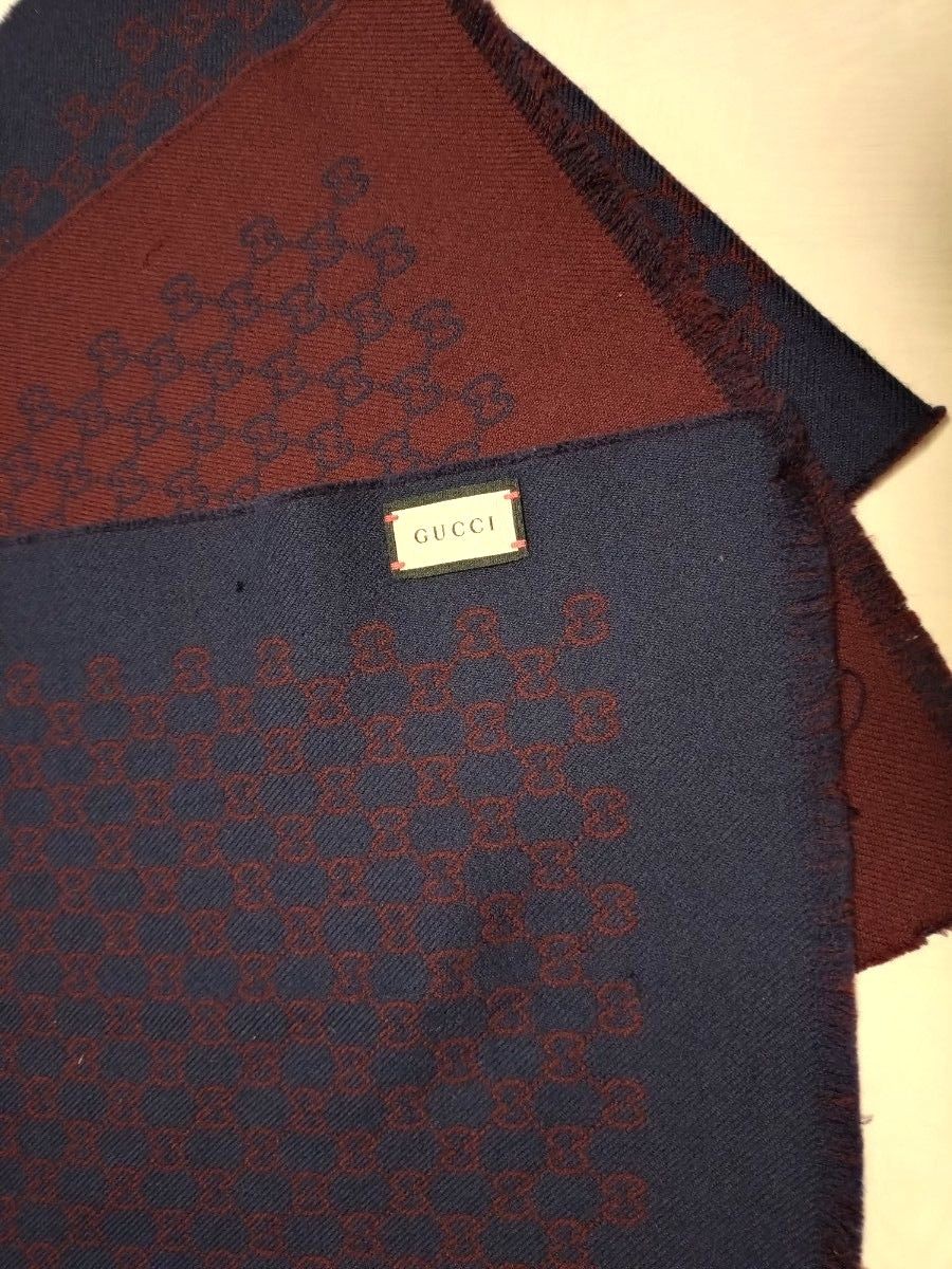 Authentic Gucci GG Pattern Reversible Scarf in Na… - image 1