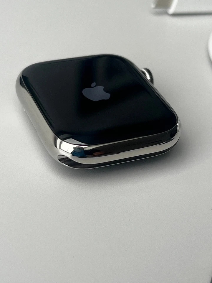 Apple Watch Series 9 45mm Edelstahlgehäuse-Silber - Bild 4 von 4