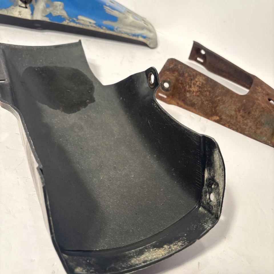 Guardabarros trasero interior plástico 80/81 Suzuki TS250 OEM 63113-30900 250 Foto 4 de 4