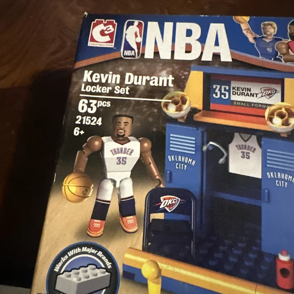 凯文·杜兰特 - The Bridge Direct NBA 更衣室套装 OKC #21524 全新带盒 — 第 3/4 张图片