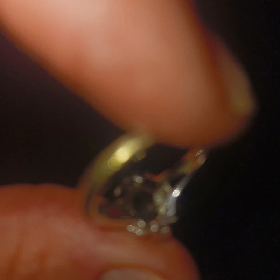 925 STERLING SILVER GREEN CLUSTER RING CUBIC ZIRCONIA AUGUST BIRTHDAY - Image 3 of 4