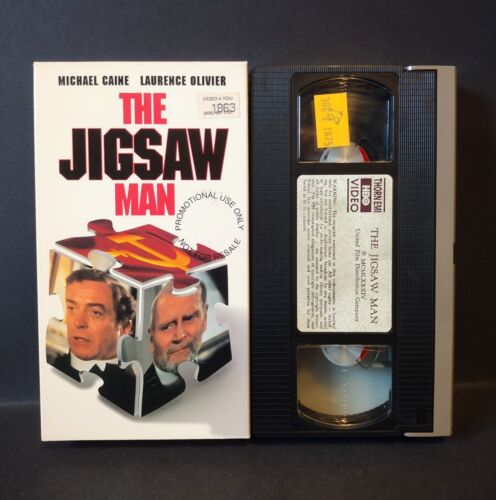 Jigsaw Man (EX-RENTAL VHS) Mismatch - Republic Promo Case / Thorn EMI HBO Tape - Picture 1 of 16