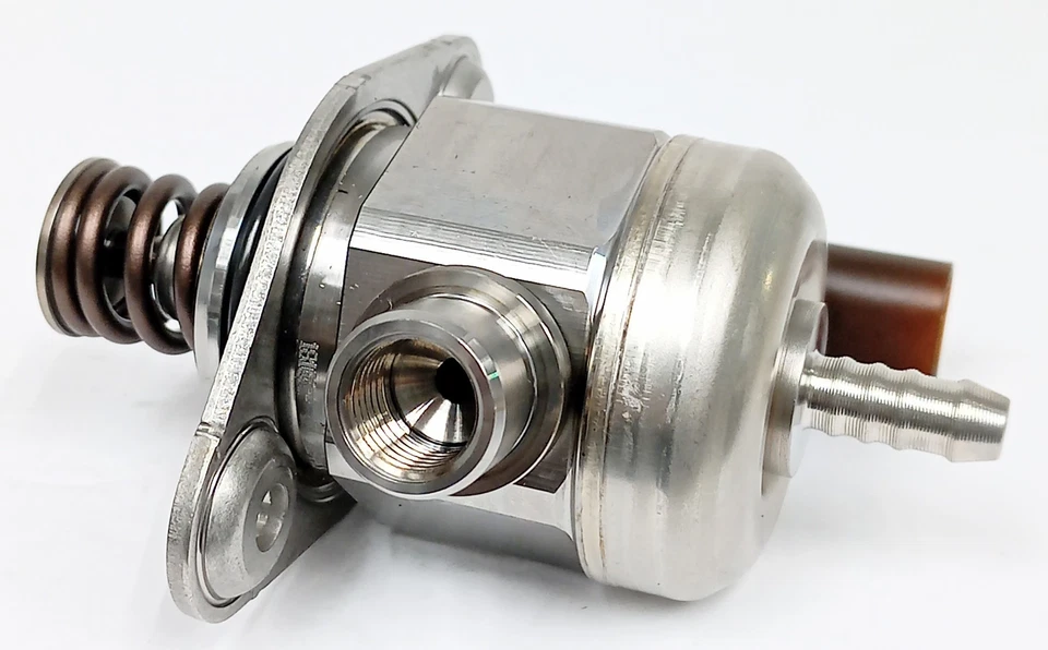 Bomba de combustible de alta presión de inyección directa Bosch 0261520597 para Volkswagen Passat Foto 4 de 4