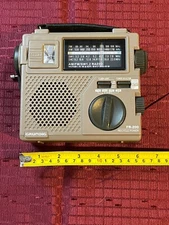 Grundig FR-200 Radio AM/FM/SW1/SW2 Battery Hand Crank Flashlight Emergency Radio