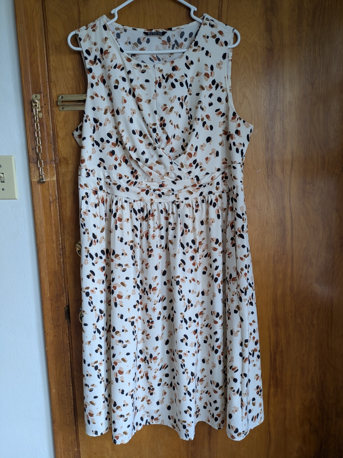 Bloomchic NWT Sleeveless Dress Size 14-16 Gorgeous Cream Multi Color A16