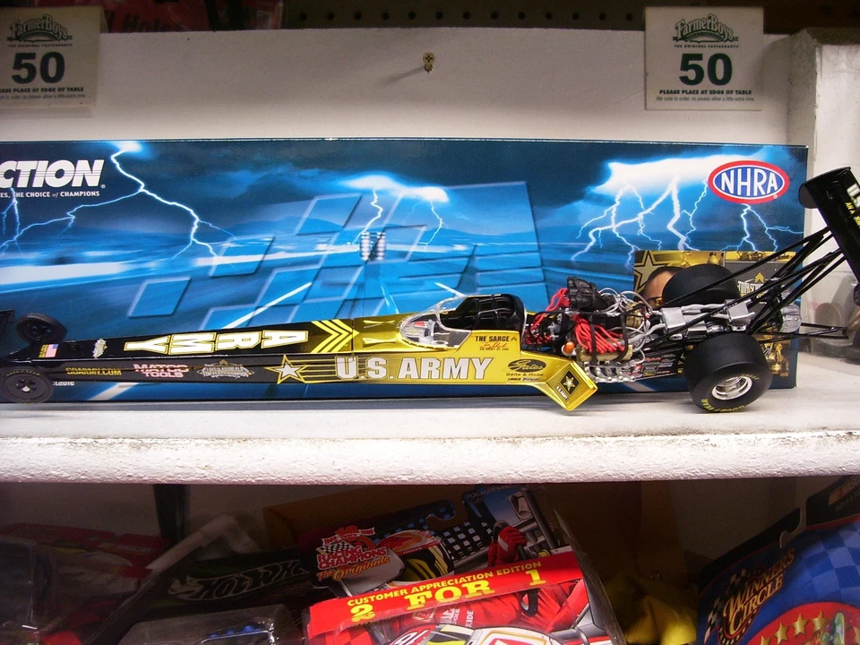 2005 1/24 TONY SCHUMACHER US ARMY ACTION LIQUID COLOR NHRA TOP FUEL - Image 2 of 4