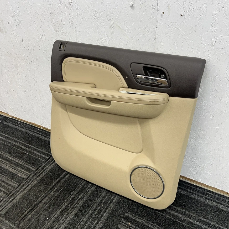 GMC Yukon XL 2007-2009 lado del conductor puerta trasera izquierda moldura panel Foto 3 de 4