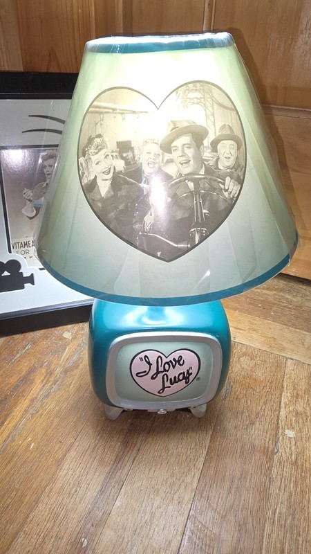 NEW Vintage I Love Lucy Television Lamp w/Shade RARE HTF!!!! 