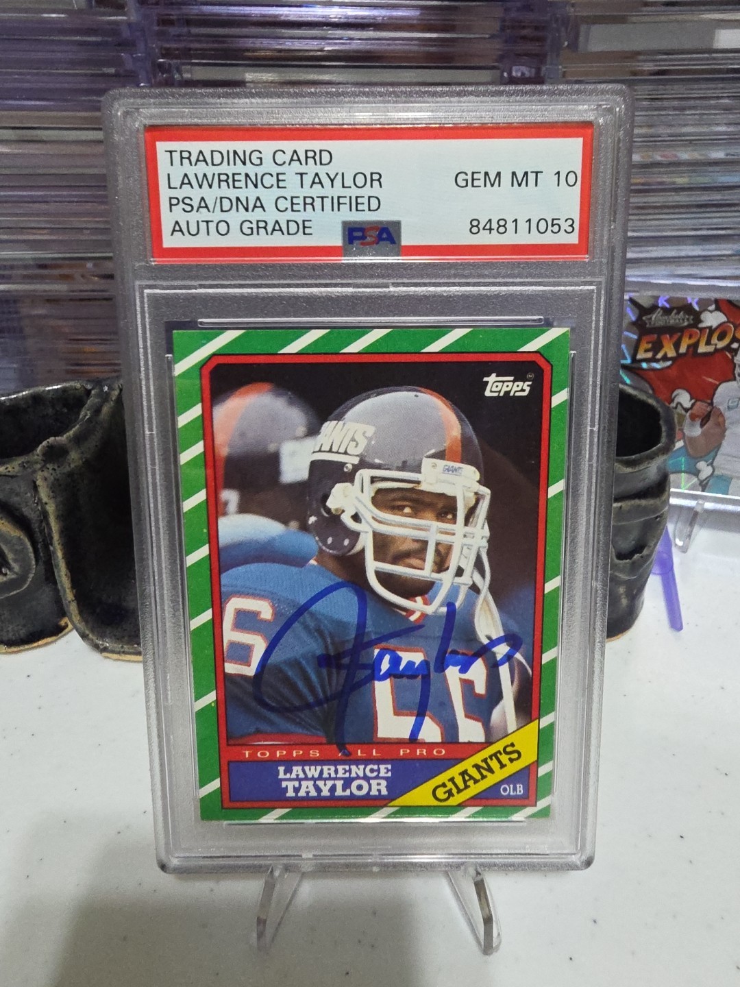 LAWRENCE TAYLOR ON CARD AUTO!! 1986 TOPPS PSA/DNA CERTIFIED GEM 10!! LEGEND!