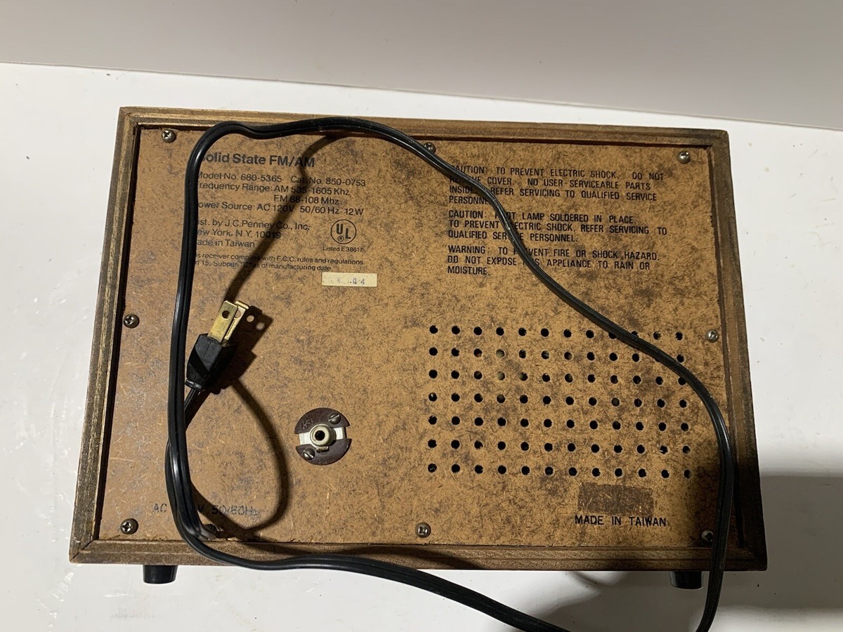 Vintage JC Penny Solid State AM-FM Radio Model No. 680-5365 Vintage JC Penny Solid State AM-FM Radio Model No. 680-5365