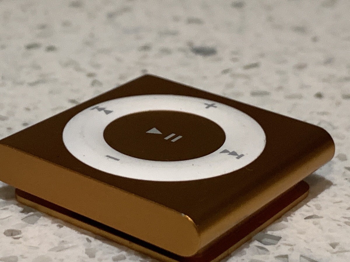 Apple iPod shuffle 4th Generation A1373 Orange 2GB RARE COLLECTORS