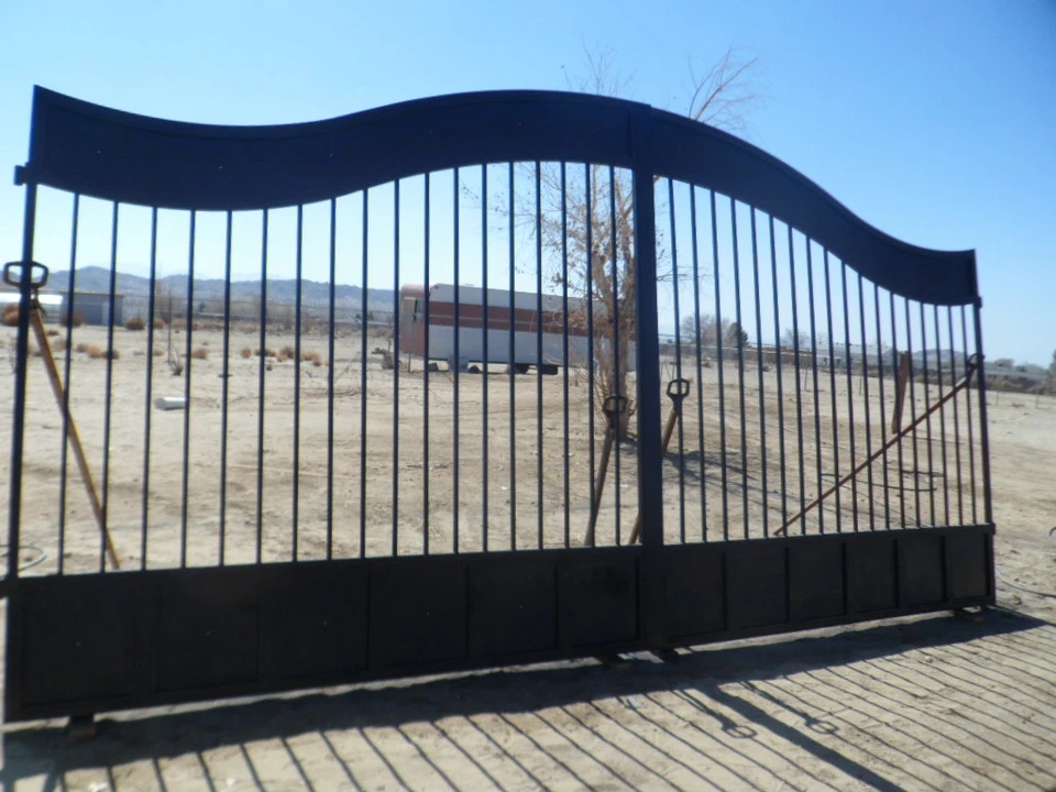 Puertas de entrada de hierro forjado (dobles) Foto 2 de 3