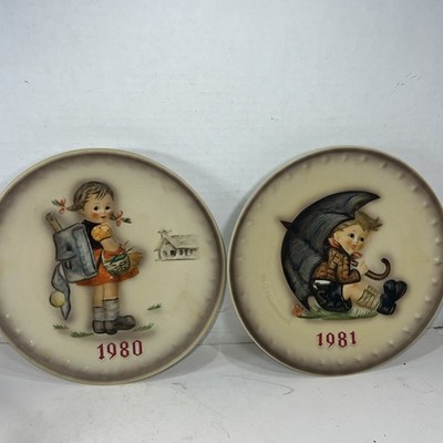 M.J. Hummel Plate 1980 & 81 Girl W/ School Bag Boy W/ Umbrella Germany Collector