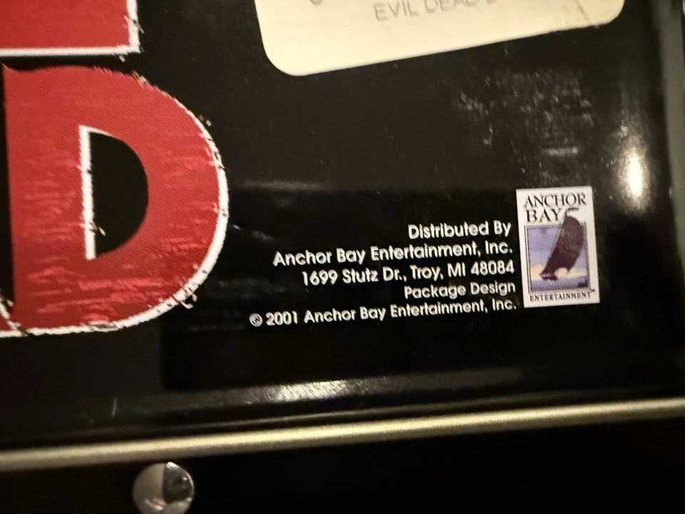 THE EVIL DEAD DVD With Limited Edition Black Evil Dead Metal Lunch Box Foto 3 de 4