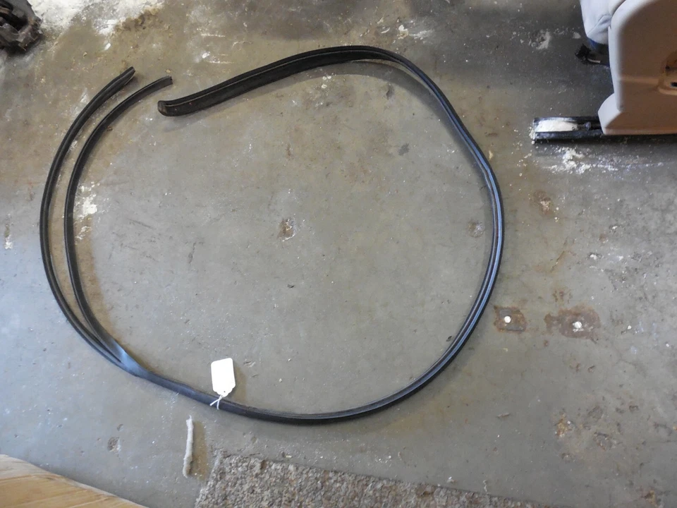 Резиновая прокладка уплотнения для правой двери верхнего дверного косяка 00–06 Mercedes Benz W220 класса S - Изображение 3 из 4