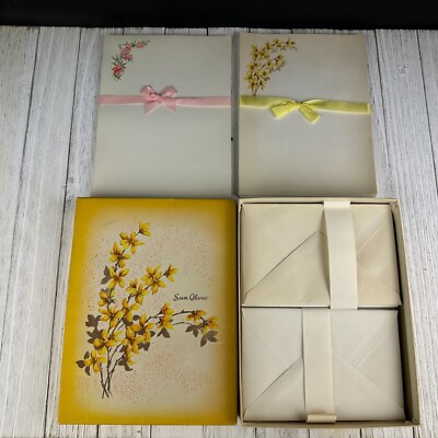 Fantastic Retro Stationery Paper & Envelopes & Box Floral 1960s Vintage Ephemera