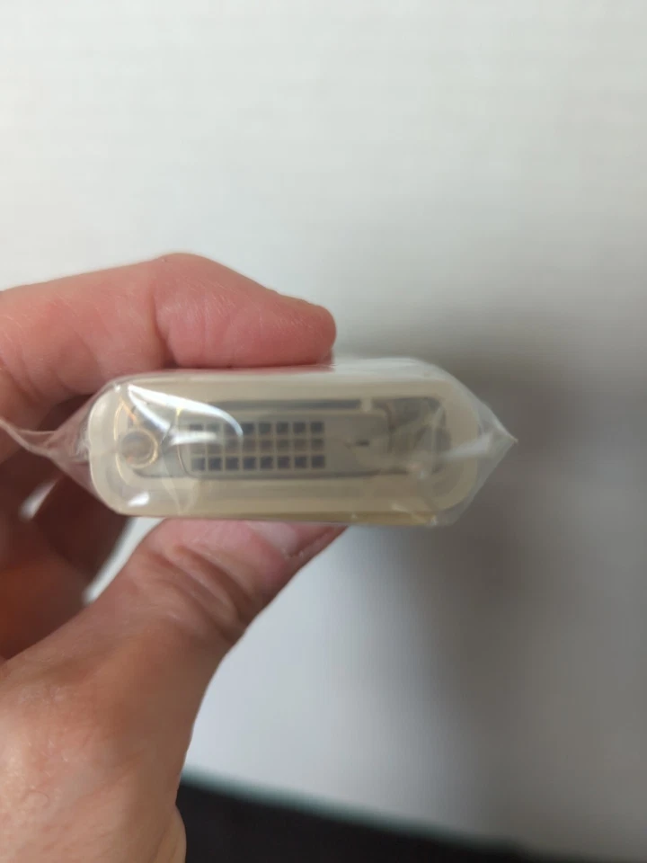 Apple Mini DisplayPort Adapters - Female DVI & VGA - Image 3 of 4