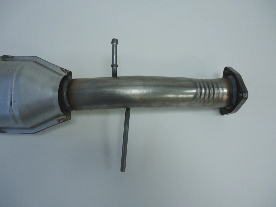 1998 1999 Chevrolet S10 4.3L V6 RWD Catalytic Converter Foto 3 de 4