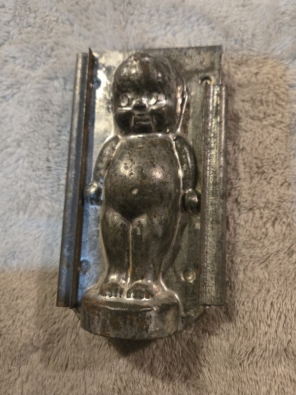 ANTIQUE VINTAGE STANDING BABY GERMAN CHOCOLATE MOLD 5 1/2" EXC