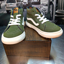 A VANS MTE Unisex Kids Mid Top Sneakers Green/White Lace-Up Zip Water Resistant